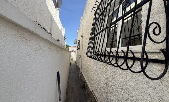 Herverkoop - 3. Vrijstaande villa - Villamartin - Costa Blanca Zuid