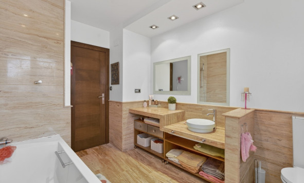 Herverkoop - 3. Vrijstaande villa - Santa Pola - Costa Blanca Zuid