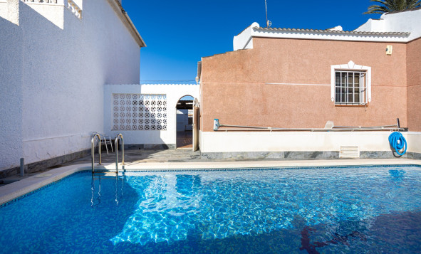 Herverkoop - 3. Vrijstaande villa - Torrevieja - Costa Blanca Zuid