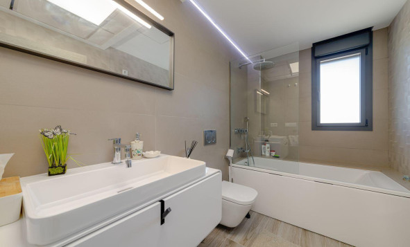 Herverkoop - 3. Vrijstaande villa - Torrevieja - Costa Blanca Zuid