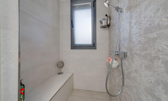 Herverkoop - 3. Vrijstaande villa - Torrevieja - Costa Blanca Zuid