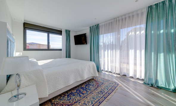 Herverkoop - 3. Vrijstaande villa - Torrevieja - Costa Blanca Zuid