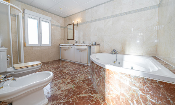 Herverkoop - 4. Halfvrijstaande villa - Torrevieja - Costa Blanca Zuid