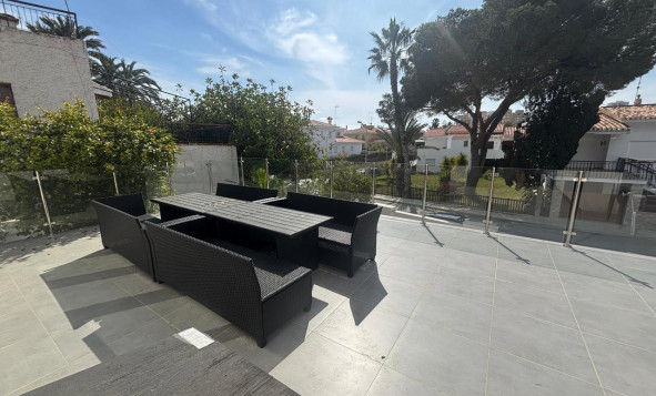 Herverkoop - 3. Vrijstaande villa - Dehesa de Campoamor - Costa Blanca Zuid