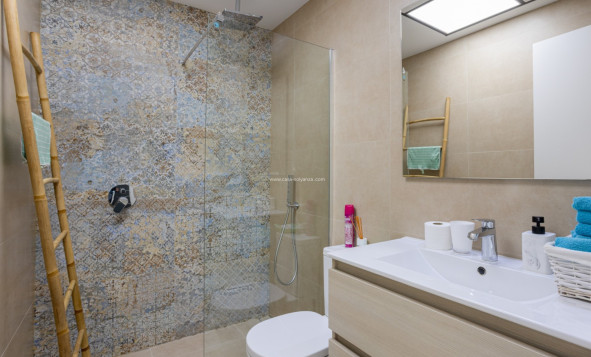 Herverkoop - 3. Vrijstaande villa - Benijófar - Costa Blanca Zuid