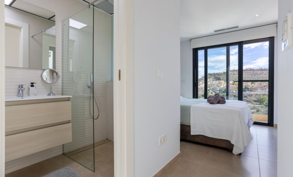 Herverkoop - 3. Vrijstaande villa - Benijófar - Costa Blanca Zuid