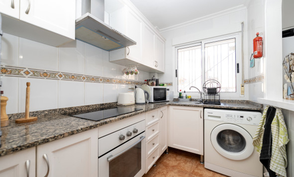 Herverkoop - 4. Halfvrijstaande villa - Cabo Roig - La Regia