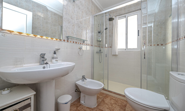 Herverkoop - 4. Halfvrijstaande villa - Cabo Roig - La Regia