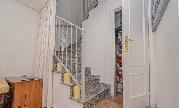 Herverkoop - 4. Halfvrijstaande villa - Cabo Roig - La Regia