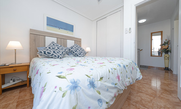 Herverkoop - 4. Halfvrijstaande villa - Cabo Roig - La Regia