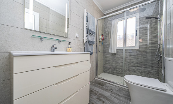 Herverkoop - 4. Halfvrijstaande villa - Cabo Roig - La Regia