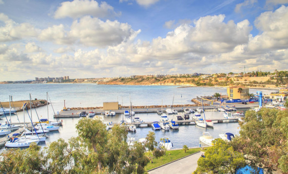 Herverkoop - 4. Halfvrijstaande villa - Cabo Roig - La Regia