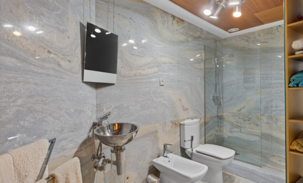 Herverkoop - 3. Vrijstaande villa - Elche - Costa Blanca Zuid