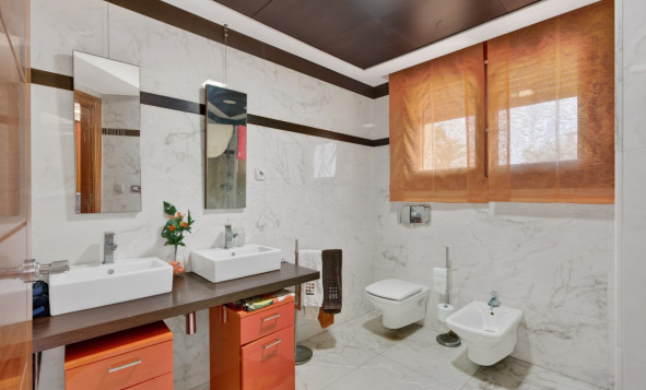 Herverkoop - 3. Vrijstaande villa - Elche - Costa Blanca Zuid