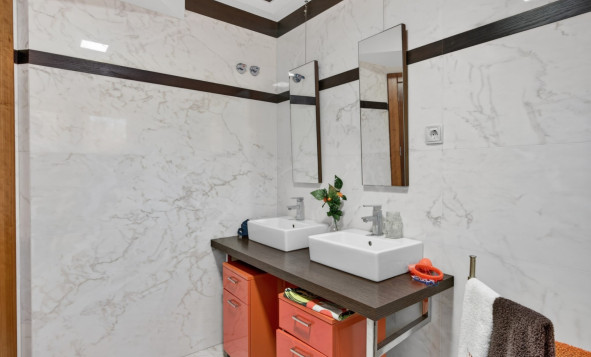 Herverkoop - 3. Vrijstaande villa - Elche - Costa Blanca Zuid