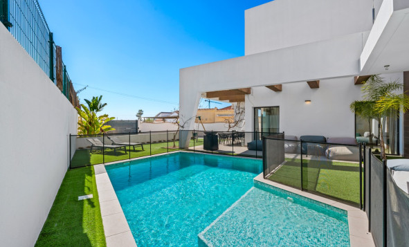 Herverkoop - 3. Vrijstaande villa - Ciudad Quesada - Costa Blanca Zuid