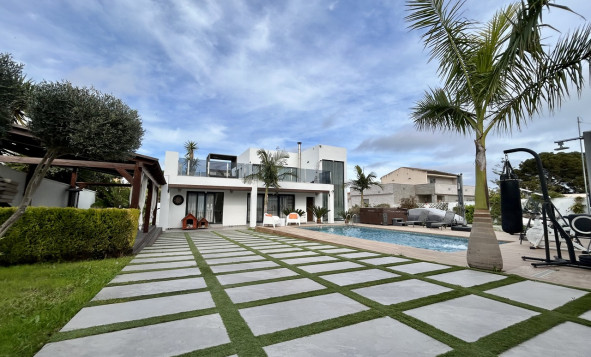 Herverkoop - 3. Vrijstaande villa - Los Balcones - Costa Blanca Zuid