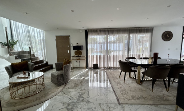 Herverkoop - 3. Vrijstaande villa - Los Balcones - Costa Blanca Zuid