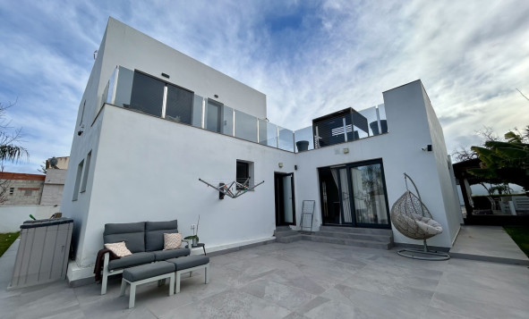 Herverkoop - 3. Vrijstaande villa - Los Balcones - Costa Blanca Zuid