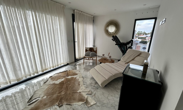 Herverkoop - 3. Vrijstaande villa - Los Balcones - Costa Blanca Zuid