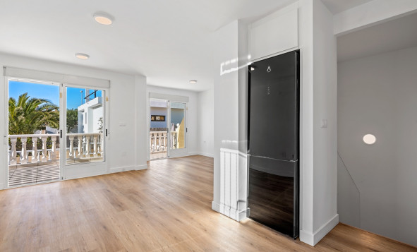 Herverkoop - 4. Halfvrijstaande villa - Benimar - Costa Blanca Zuid