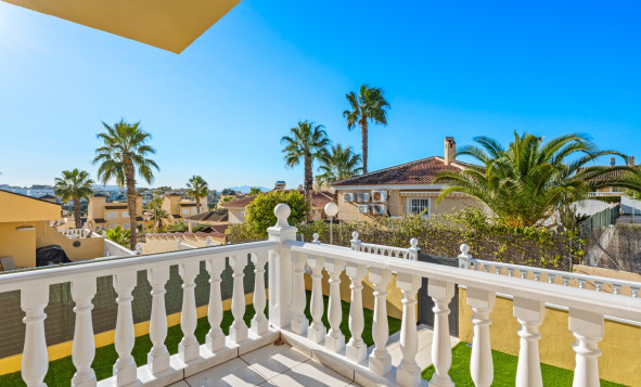 Herverkoop - 4. Halfvrijstaande villa - Benimar - Costa Blanca Zuid