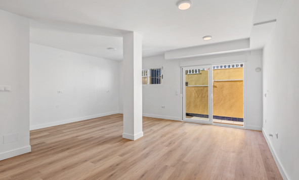 Herverkoop - 4. Halfvrijstaande villa - Benimar - Costa Blanca Zuid