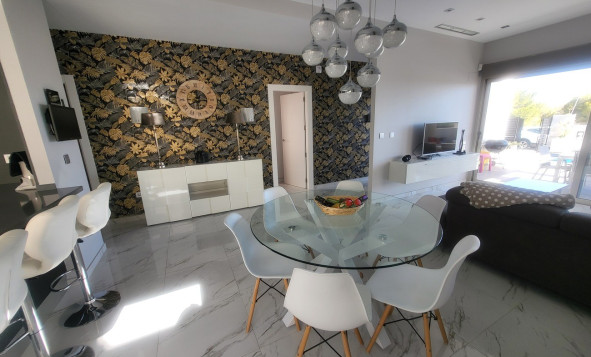 Herverkoop - 3. Vrijstaande villa - Villamartin - Costa Blanca Zuid