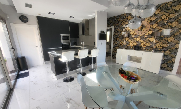 Herverkoop - 3. Vrijstaande villa - Villamartin - Costa Blanca Zuid