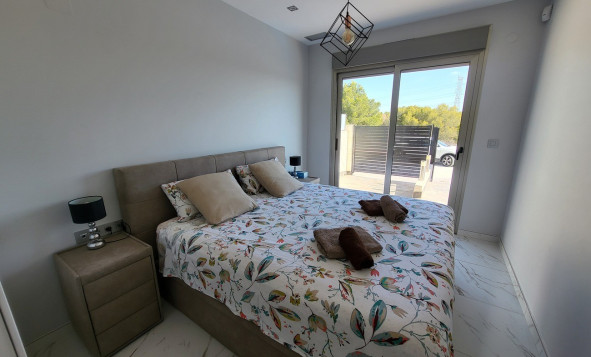 Herverkoop - 3. Vrijstaande villa - Villamartin - Costa Blanca Zuid