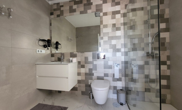 Herverkoop - 3. Vrijstaande villa - Villamartin - Costa Blanca Zuid