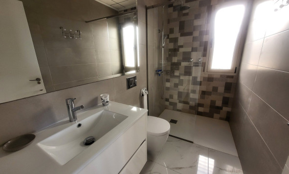 Herverkoop - 3. Vrijstaande villa - Villamartin - Costa Blanca Zuid