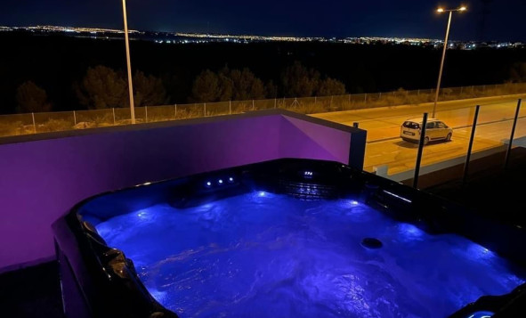 Herverkoop - 3. Vrijstaande villa - Villamartin - Costa Blanca Zuid