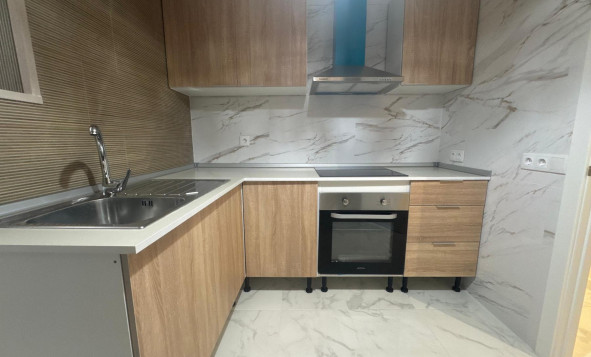 Resale - 1. Apartment / flat - Torrevieja - Muelle Pesquero