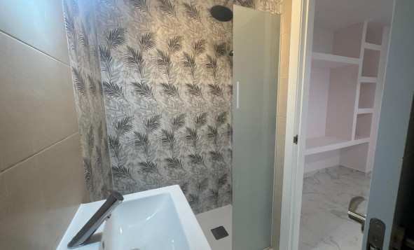 Resale - 1. Apartment / flat - Torrevieja - Muelle Pesquero