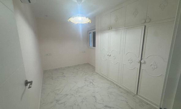 Resale - 1. Apartment / flat - Torrevieja - Muelle Pesquero