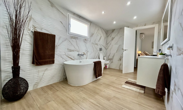 Reventa - 3. Casa indepiende - Cabo Roig - Costa Blanca Sur