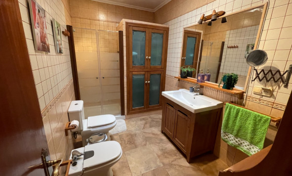 Reventa - 3. Casa indepiende - San Miguel de Salinas - pueblo