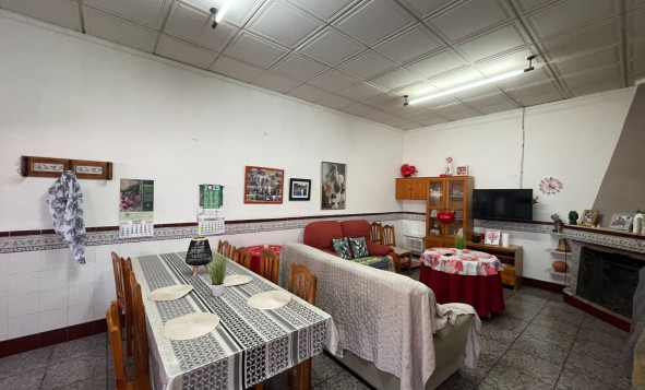 Reventa - 3. Casa indepiende - San Miguel de Salinas - pueblo