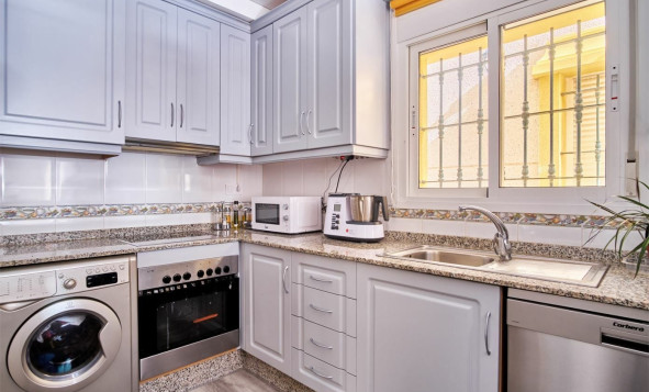 Reventa - 3. Casa indepiende - Los Montesinos - La Herrada