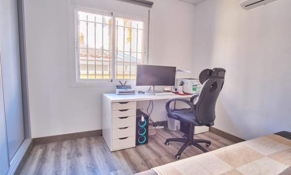 Reventa - 3. Casa indepiende - Los Montesinos - La Herrada