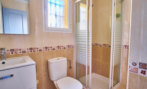 Reventa - 3. Casa indepiende - Los Montesinos - La Herrada