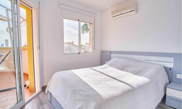 Reventa - 3. Casa indepiende - Los Montesinos - La Herrada