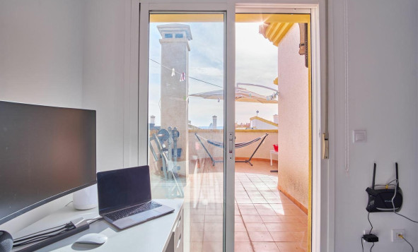 Reventa - 3. Casa indepiende - Los Montesinos - La Herrada