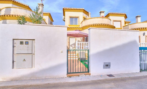 Reventa - 3. Casa indepiende - Los Montesinos - La Herrada