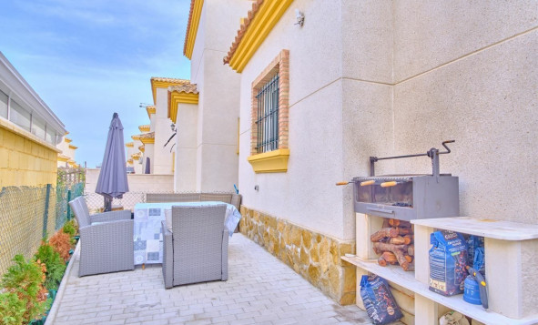 Reventa - 3. Casa indepiende - Los Montesinos - La Herrada