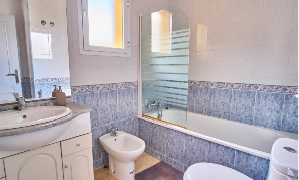 Reventa - 3. Casa indepiende - Los Montesinos - La Herrada