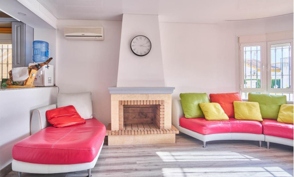 Reventa - 3. Casa indepiende - Los Montesinos - La Herrada