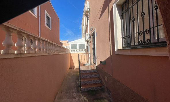 Reventa - 2. Chalet adosado - Los Montesinos - La Herrada