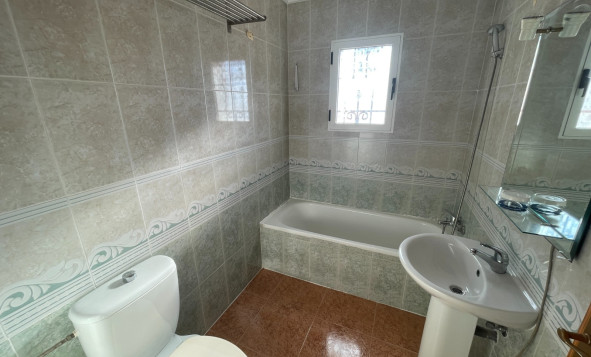 Reventa - 2. Chalet adosado - Los Montesinos - La Herrada